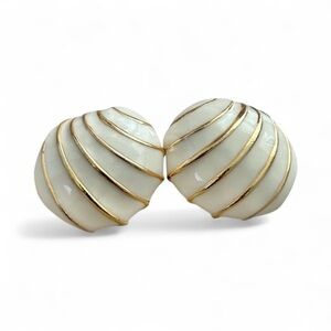 Vintage Cream and Gold Clip On Seashell Earrings